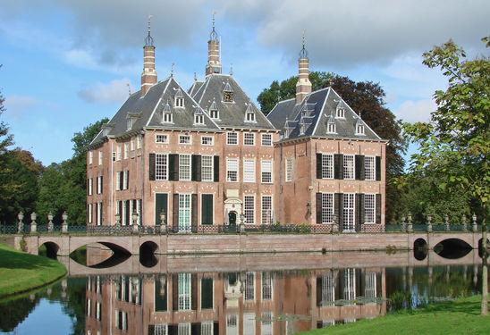 Wonen in de omgeving van Leiden Leiden wordt omringd door een viertal gemeenten vrijwel allemaal ontstaan uit Romeinse nederzettingen.