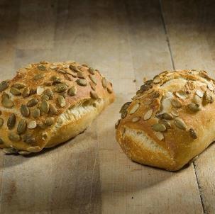 SANDWICHJES - WIT Bak het ontdooide brood gedurende 10-12 minuten af in een voorverwarmde oven op 200ºC. Pistolet wit Het echte Franse brood!