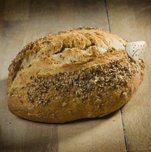 GROOT - BRUIN/MEERGRANEN Bak het ontdooide brood 15-20 minuten af in een voorverwarmde oven op 180ºC.