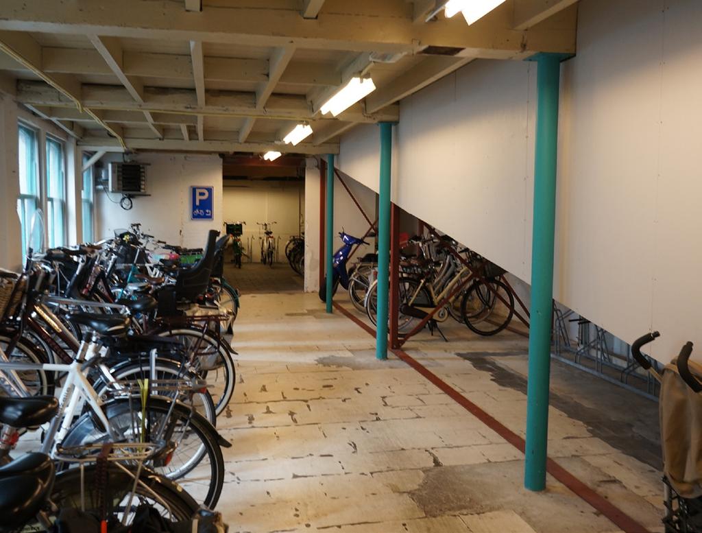 Algemeen In het bruisende centrum, aan de rand van het voetgangersdomein en nabij het Van Coothplein gelegen multifunctionele ruimte. Het betreft een voormalige fietsenstalling.