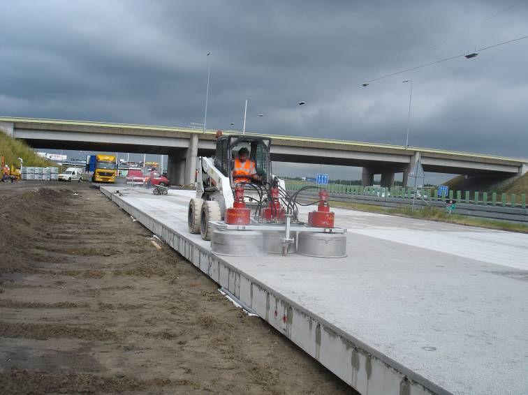 5 Stroefheid In dit hoofdstuk wordt nog kort ingegaan op de invloed van het wegdek op de stroefheid.