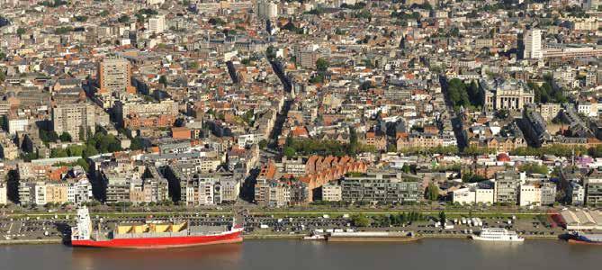 COLOFON Om Antwerpen te beveiligen tegen overstromingen van de Schelde investeert waterwegbeheerder De Vlaamse Waterweg nv in een grondige transformatie van de Scheldekaaien.