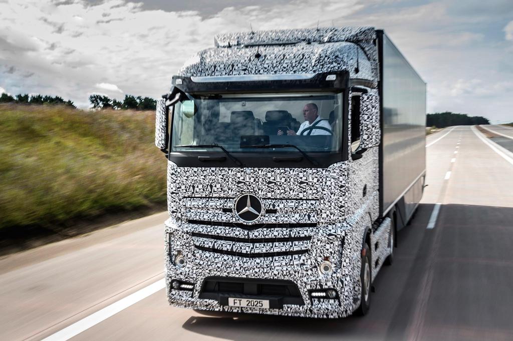 Mercedes- Benz Future Truck 2025 18-11-2016