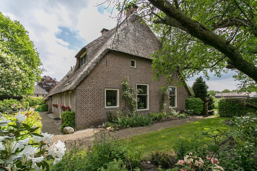 Uniek object in het hart van Drenthe waarbij een rondleiding u zal overtuigen van de plek en het huis; zien is kopen!