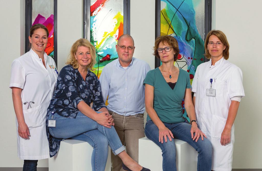 Het Palliatief Team Van links naar rechts: Annerike Govers, klinisch geriater; Petra Veltman, verpleegkundig specialist in opleiding; Ruurd van de Water, verpleegkundig consulent en geestelijk