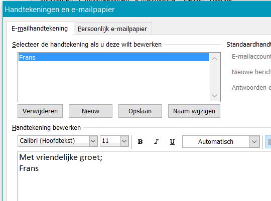 Bij Microsoft Outlook: Ga naar Extra > Opties > selecteer op tabblad E-mailinstelling > klik op Handtekeningen > klik op Nieuw (vul naam in) Type in tekstvak de gewenste handtekening > klik op