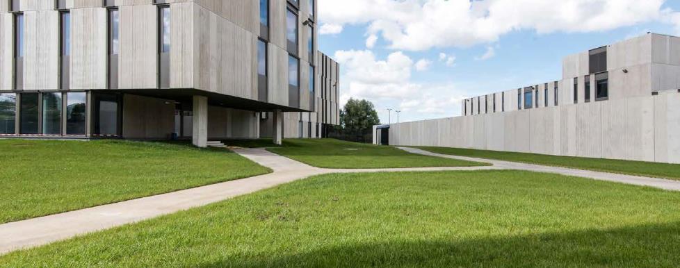 Het is enkel toegestaan te roken in daarvoor voorzien rook- en buitenruimtes Rookverbod Gezien de technische installaties van het gebouw geldt er in FPC Antwerpen een rookverbod.