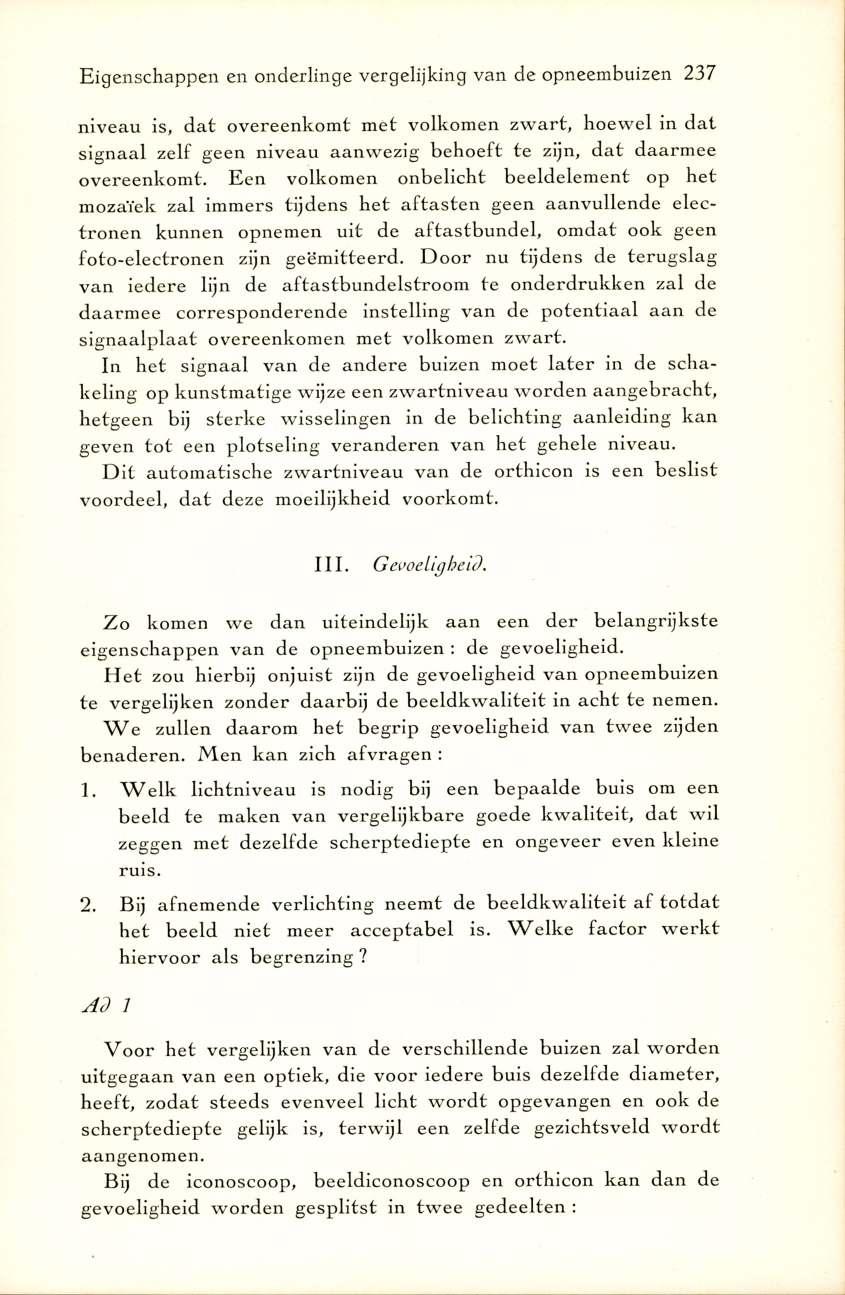 Eigenschappen en onderlinge vergelijking van de opneembuizen 237 n iv eau is, d a t o v ereen k o m t m et volkom en z w a rt, h o ew el in d a t sig n aal zelf geen n iveau aan w ezig b e h o e ft