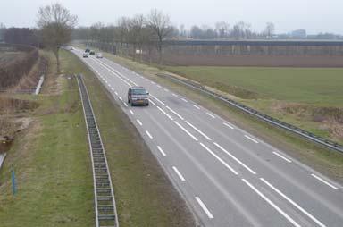 verkeersweg tussen Werkendam, de oprit van rijksweg A27 en Almkerk.