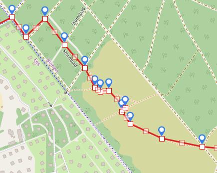 Zie trajectkaart: 2e pad LA op een kruising. (geel rood gaat RD). Op de volgende Kruising RD. 2 x rechts aanhouden op de Y splitsing, vervolgens blauwe paaltjes volgen. Einde LA blauwe paaltjes.