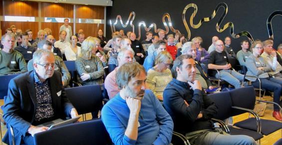 Aanvulling Kees van Bochove: de zuivere kleine modderkruiper komt hier nog voor, bij verbinden wordt de populatie grotendeels overgenomen door de hybride van de kleine modderkruiper.