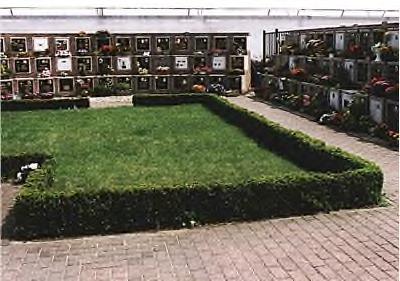 Laarne Gent Zuiderbegraafplaats Daknam strooiveld & columbarium kinderveld- vlindertuin kerkhof bovengronds?