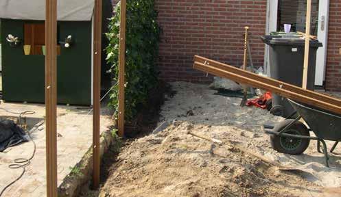 Is de bodem niet humusrijk dan moet compost toegevoegd worden. Een goede ondergrond is van essentieel belang voor alle planten. De grond moet dan ook zorgvuldig worden voorbereid.