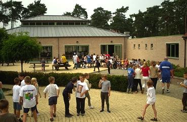 In de marge van dit grootse event staan tal van vrijwilligers en organisaties paraat om volgende