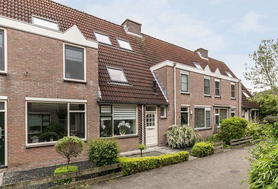 Moderne tussenwoning, zo te betrekken! Wonen in een mooie eengezinswoning in een kindvriendelijke buurt met fijne tuin?