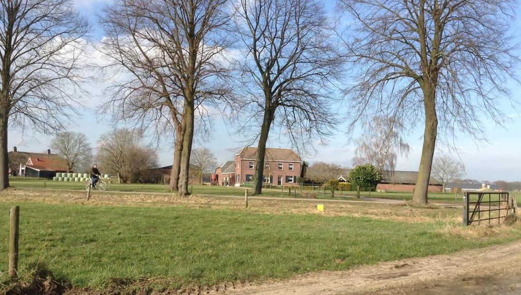 Na ongeveer 1 km aan de linkerkant huisnr. 7. Dit is boerderij Lubbers (verblijf 1824-1889). Links en rechts achter boerderij Lubbers bevinden zich de opvangadressen Egginkstraat nrs.