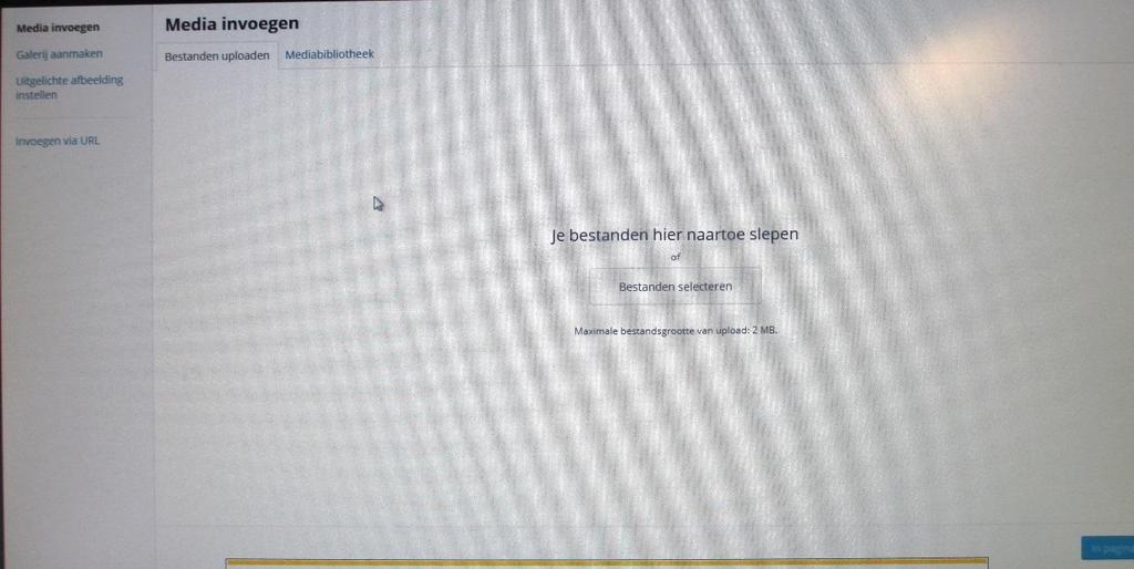 4. Media invoegen Als je een foto wilt toevoegen ga boven aan de pagina staan en klik op Media toevoegen. Je komt op een scherm Media invoegen. Je ziet Bestanden uploaden en Mediabibliotheek.