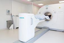 01 WAT IS PET/CT 02 AFSPRAAK PET/CT is de combinatie van PET en CT technologie in één en hetzelfde toestel.