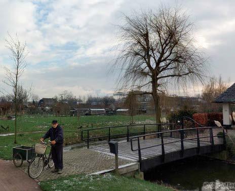 De woningen moeten zoveel mogelijk aansluiten bij het karakter van de oude polderbebouwing.