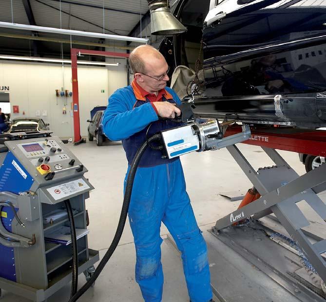 Foto s: Jan Lieftink wel mensen nodig die op één lijn zitten, die je kunt vertrouwen, doelend op de andere ondernemers die nu het netjes in één stijl bebouwde plein bevolken.