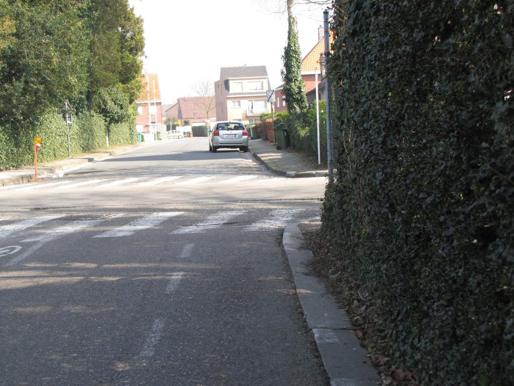 Parcours fietsexamen zesde leerjaar Sint-Jan Berchmanscollege Vertrek; Sint-Jan Berchmanscollege, poort Holstraat Holstraat indraaien naar rechts; op het einde: Controlepunt 1 Vanuit de Holstraat de