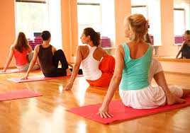 10 De Waldenaar Activiteiten mei en juni Yoga voor beginners Wil je graag bewegen en toch ontspannen? Dan is yoga iets voor jou.