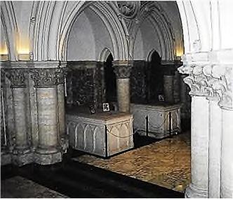 Drie begraafplaatsen zijn tot historische monument verklaard: Brussel-Laken, Brussel-Evere en Ukkel-Dieweg. In de Onze-Lieve-Vrouwekerk te Brussel-Laken bevindt zich de Koninklijke Crypte.