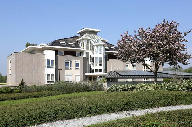 Objectinformatie Te koop: En prachtig appartement op een bijzonder mooie plek met een vrij en uniek uitzicht op de golfbaan en een zonnig