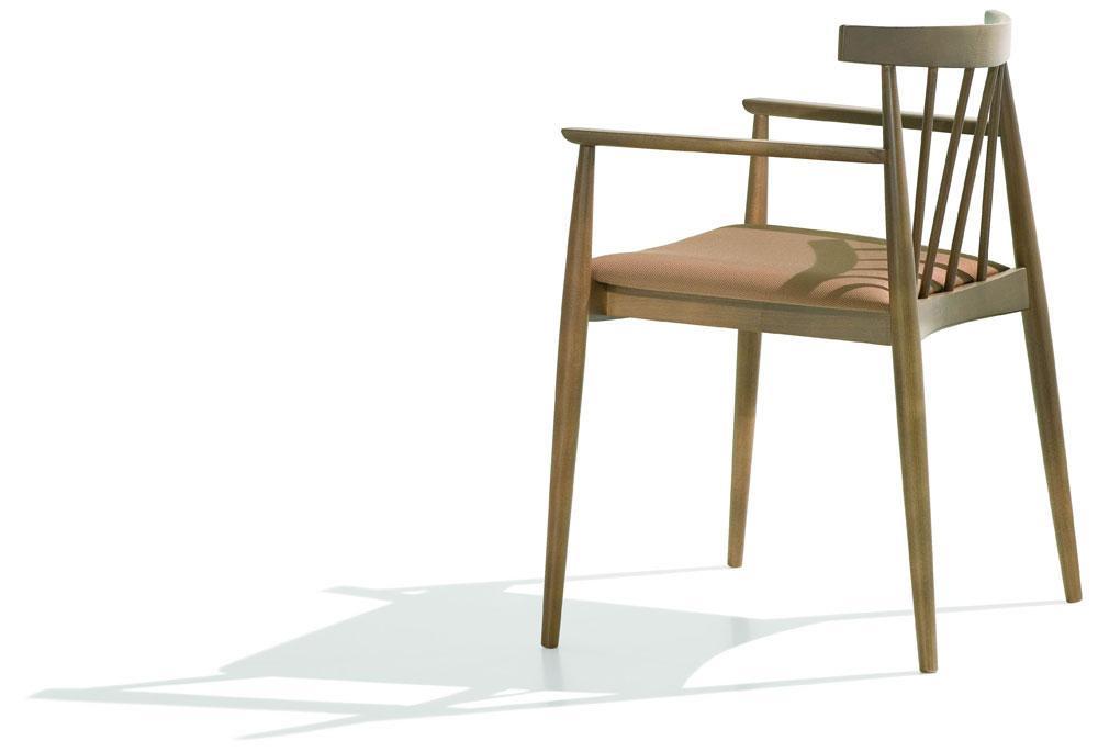 Leren & Doen 2: Een eettafelstoel stofferen Blok 2.1: Werkzaamheden voorbereiden en onderstoffering aanbrengen 2.1.1 Oriënteren Meubelmakerij SNC (Stijl N Comfort) heeft een nieuwe stoelenlijn ontwikkeld.