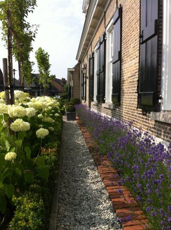 00m) is voorzien van een roldek en