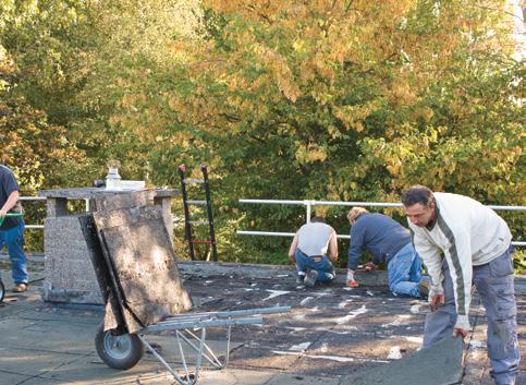 Roof2Roof-recycling voor dakbedekkingsbedrijven Roof2Roof organiseert en faciliteert de recycling van bitumen daken volgens de Cradle-to-Cradle principes en uitgangspunten van de Circulaire Economie.