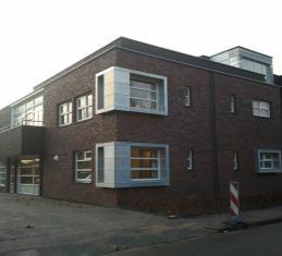 De Duinwijklaan in Beverwijk is in april 2012 geopend. Er zijn woningen en een dagcentrum voor oudere cliënten. De woningen hebben daarom veel tilliften. Het gebouw staat in een gewone straat.