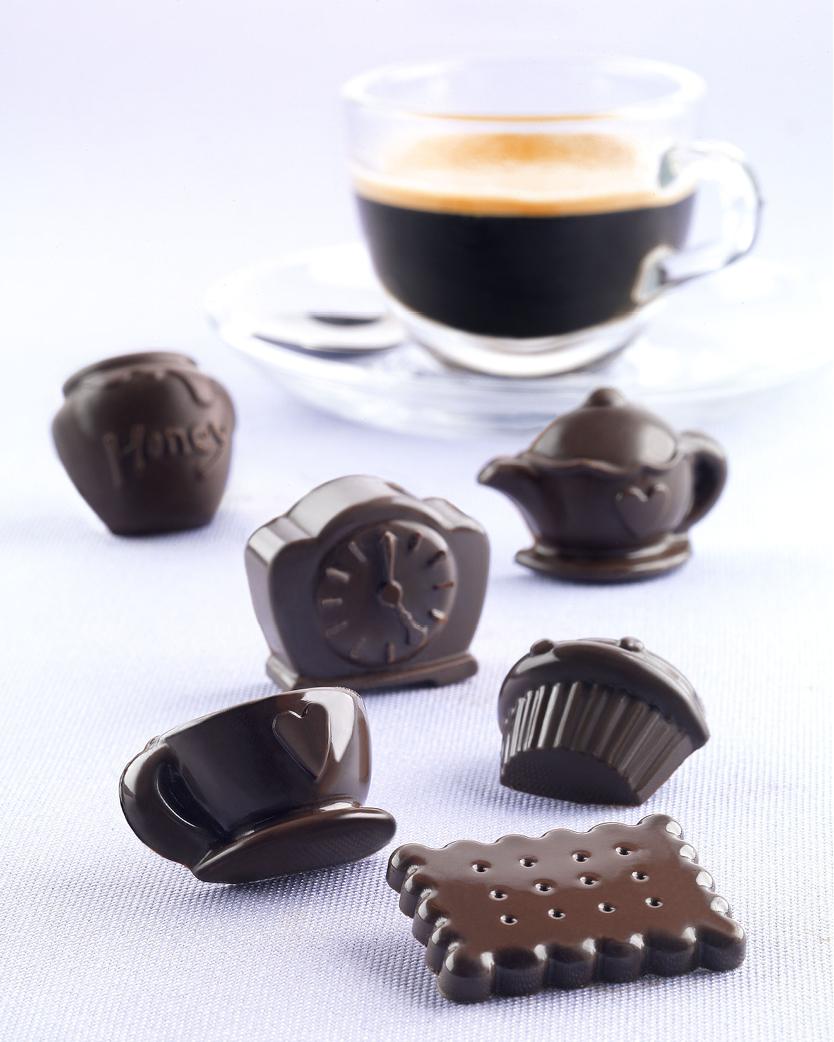 smelten. Roer zeer regelmatig in de pan (chocolade verbrandt snel) en vermijd dat er water bij de chocolade terecht komt.