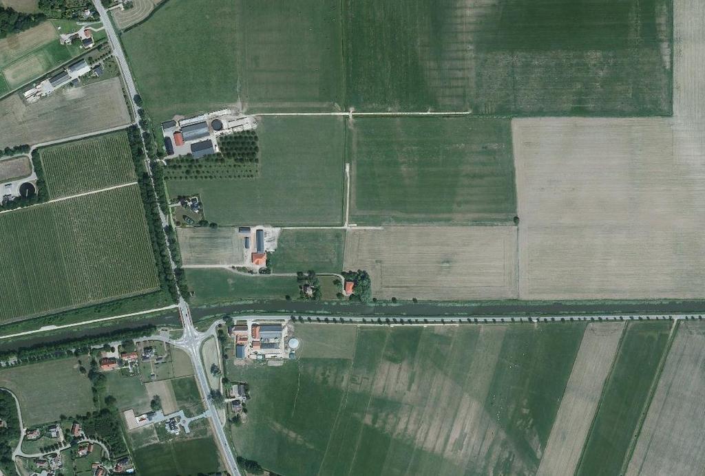 De locatie van De Boerderij langs de Linge.