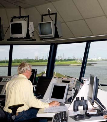 In deze editie van Nautisch Nieuws Regio Schelde maken we kennis met de Verkeerscentrale in Terneuzen.