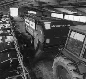 Fig. 3.18 Silagewagen Kipwagens kipwagens Kipwagens kunnen ook ingezet worden om het product te transporteren.