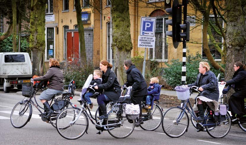 De vele internationaal georiënteerde bedrijven hebben gezorgd voor een pluriforme gemeenschap in Sliedrecht. Het dorp biedt plaats aan verschillende levensbeschouwelijke overtuigingen.