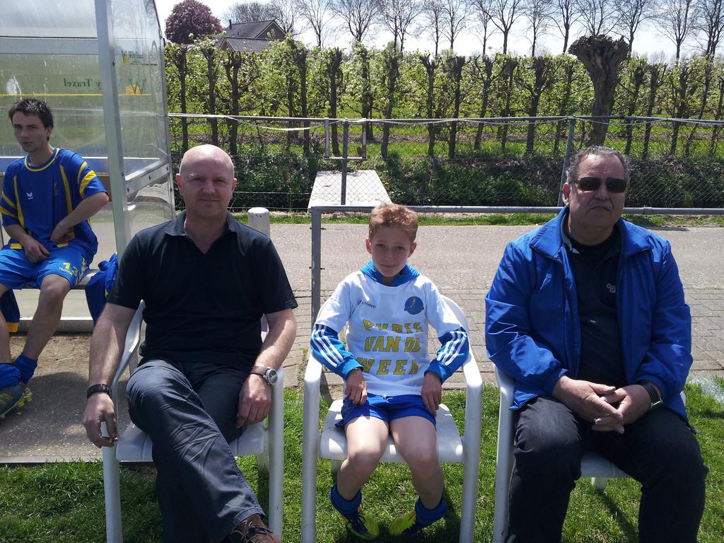 Pupil van de week Op zaterdag 11 mei was Daan de Weert pupil van de week bij de wedstrijd van het eerste elftal tegen Asperen. Daan is 9 jaar, zit in groep 4 en voetbalt natuurlijk bij v.v. Kerkwijk, voetbal is zijn lievelingssport.