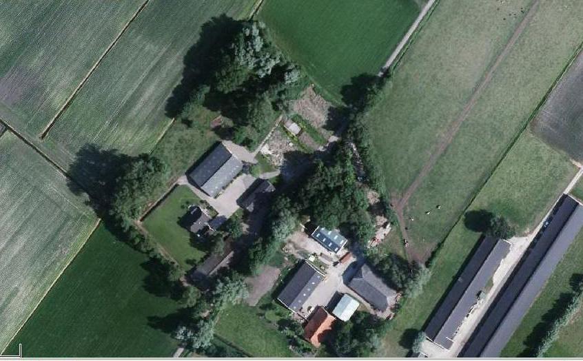 Inleiding Familie Van Valkengoed woont aan De Veenhuis 7 in Nijkerk. Op het erf van de familie staat een aantal gebouwen dat niet meer in gebruik is voor agrarische doeleinden.