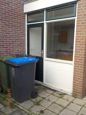 Tijdens de inspectie zijn er geen problemen aan de fundering zichtbaar. Geen scheefstand en/ of scheurvorming geconstateerd.