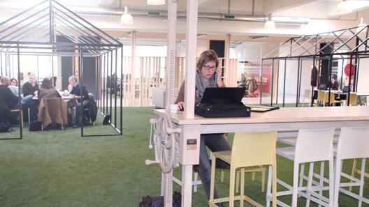 Speerpuntdomeinen POM West-Vlaanderen Ondernemerschap t Werkpand Waregem telt vier identieke ateliers van 216 m² met een bureauruimte van 20 m².