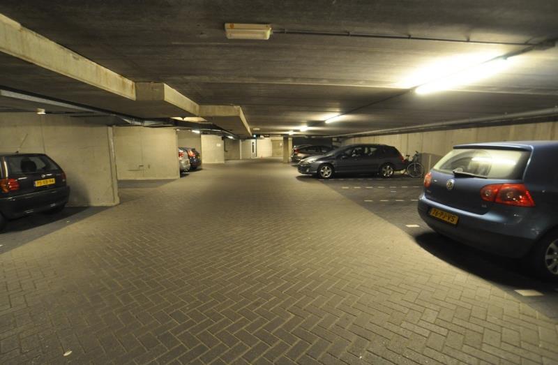 Souterrain: Privé parkeerplaats in