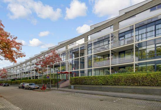 Ruim 3 kamer appartement op een centrale locatie! Ben jij op zoek naar een mooi appartement op een centrale locatie? Wil je graag beschikking over een ruime tuingerichte, woonkamer?