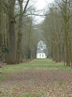 Folly Façade is een van de gerealiseerde follies. Het langoed boodt veel inspiratie en spannende locaties voor een folly.