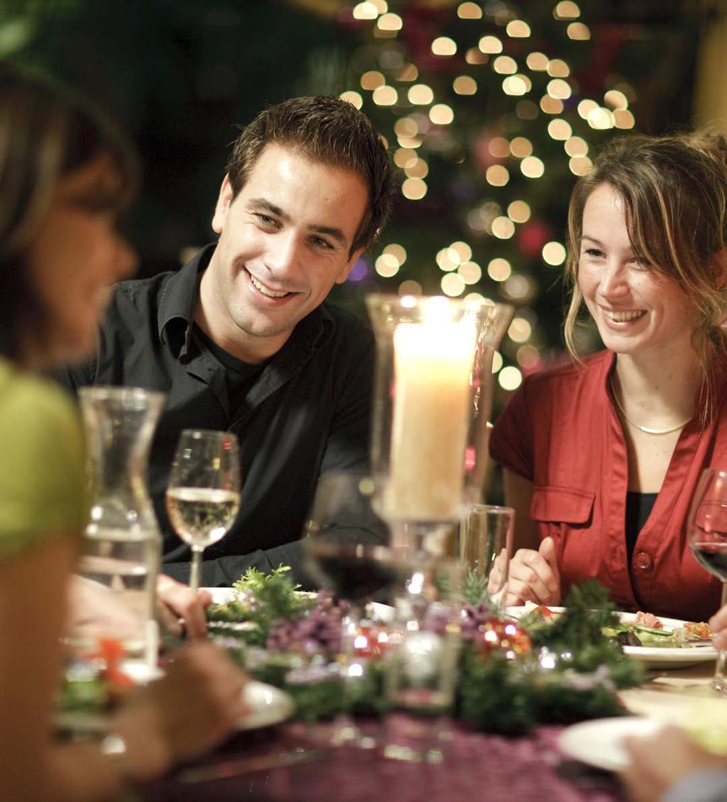 SPECIALE KERSTARRANGEMENTEN KERSTBUFFET DELUXE Uw Kerst gepast vieren met een gezellig en heerlijk diner? Kom dan genieten van een feestelijk buffet welke op een verrassende wijze wordt gepresenteerd.