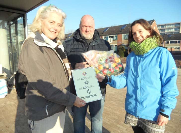 gebogen. Vele namen kwamen in de sfeer van schilders of waren klassieke namen zoals trefpunt. Marjolein Hensems heeft een groente- en fruitpakket gekregen en ontving als eerste de naam met het logo.