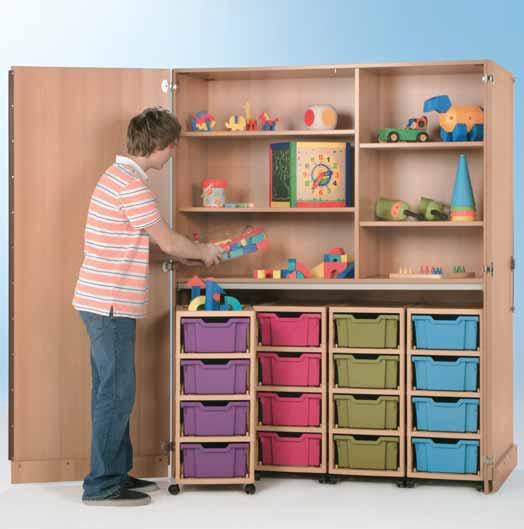 met kleurrijke boxen Robuust materiaal met slijtvast oppervlak maken onze kasten stabiel en geschikt voor het schoolleven.