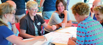 Tussen scholen: inspiratie en steun van leerkracht-scholen in de regio Tijdens het programma kom je een aantal keren met andere scholen samen om successen te delen en ervaringen uit te wisselen.