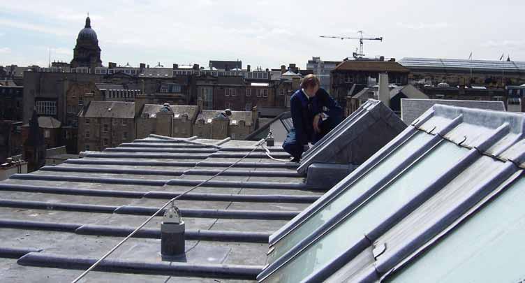 productoverzicht Het RoofSafe kabelsysteem dient als aanvulling op de RoofSafe ankerproducten en profiteert van de lagere systeembelasting die optreedt