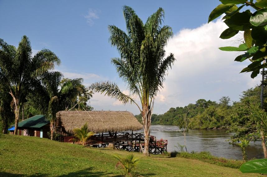 De volgende ochtend vertrekken we het binnenland in, richting Boven Suriname, naam van een regio waar de gelijknamige rivier door stroomt.